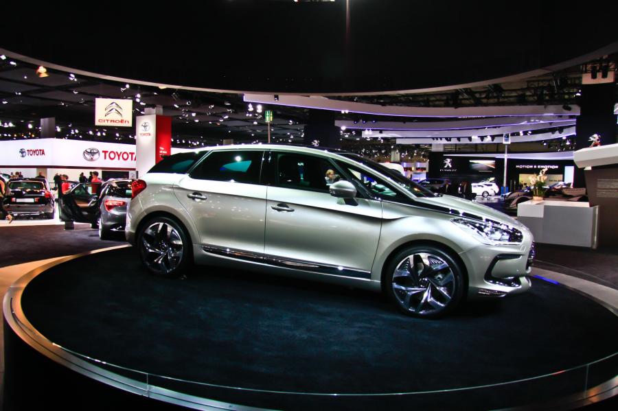  Citroen DS5 2012 года  (фото 22 из 182)